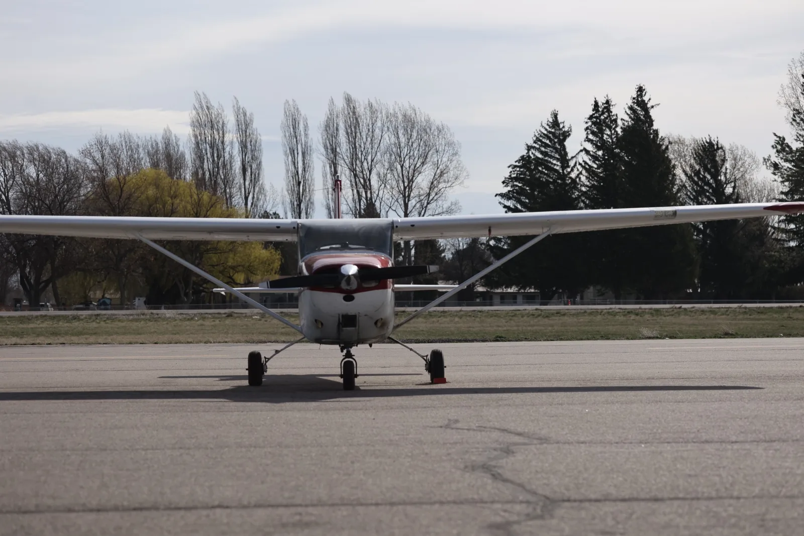 Cessna 172 front view on the ramp